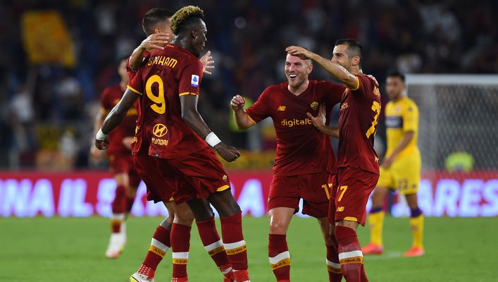 Tammy Abraham celebrates with his team-mates on his Roma debut