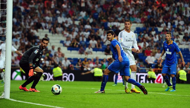 Cristiano Ronaldo passed 300 club goals with a hat-trick against Getafe