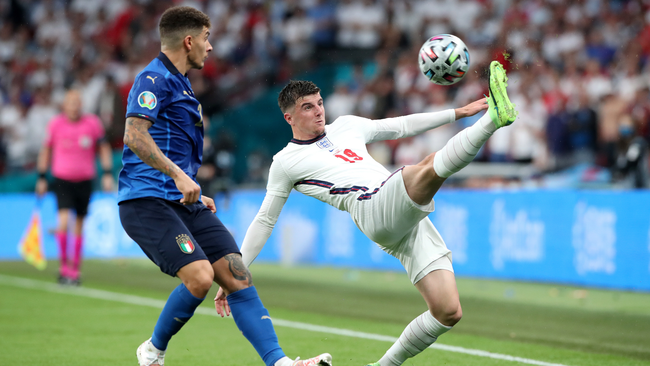 Mason Mount is at full stretch to control under the watchful eye of Giovanni Di Lorenzo