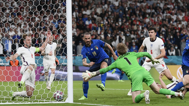 Leonardo Bonucci turns the ball past the despairing Jordan Pickford to equalise