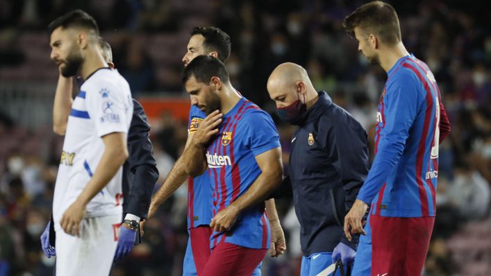 Sergio Aguero had to leave the pitch during his last appearance for Barca