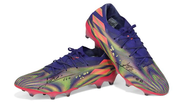 The adidas boots are signed by the Argentine maestro and feature unique stitching